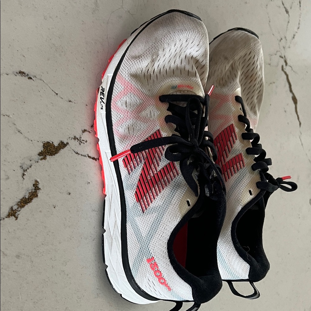 New Balance White & Coral Lightweight Running Sneakers size 8.  So Comfortable!